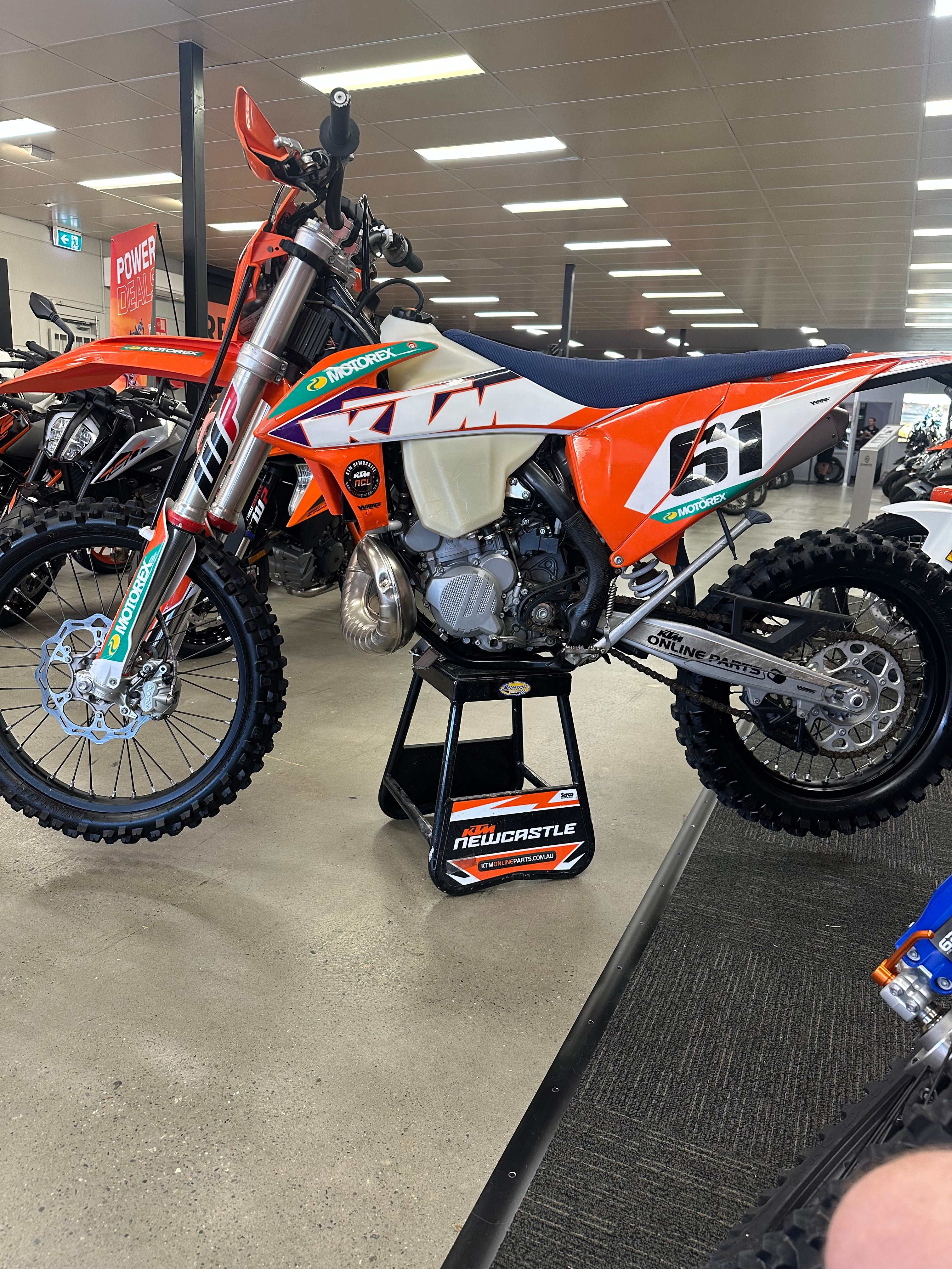 2022 300 EXC
